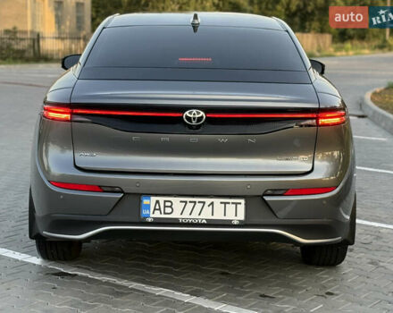Сірий Тойота Краун, об'ємом двигуна 2.49 л та пробігом 11 тис. км за 44000 $, фото 2 на Automoto.ua