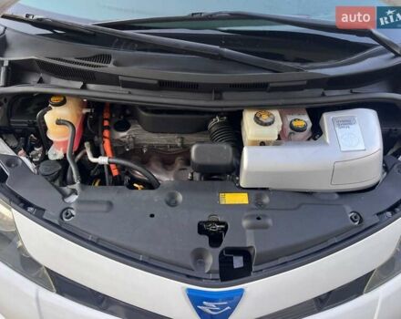 Белый Тойота Эстима, объемом двигателя 2.4 л и пробегом 52 тыс. км за 18850 $, фото 50 на Automoto.ua