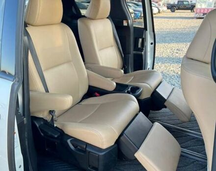 Білий Тойота Естіма, об'ємом двигуна 0 л та пробігом 100 тис. км за 13000 $, фото 3 на Automoto.ua