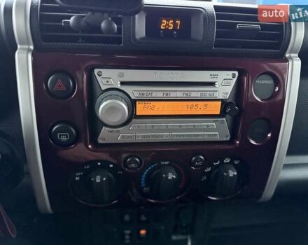 Белый Тойота ФЖ Крузер, объемом двигателя 3.96 л и пробегом 153 тыс. км за 23500 $, фото 28 на Automoto.ua