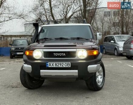 Белый Тойота ФЖ Крузер, объемом двигателя 3.96 л и пробегом 153 тыс. км за 23500 $, фото 1 на Automoto.ua