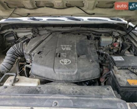 Белый Тойота ФЖ Крузер, объемом двигателя 4 л и пробегом 255 тыс. км за 21000 $, фото 21 на Automoto.ua