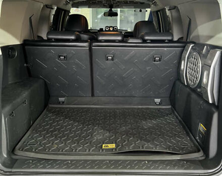 Белый Тойота ФЖ Крузер, объемом двигателя 4 л и пробегом 260 тыс. км за 24000 $, фото 10 на Automoto.ua