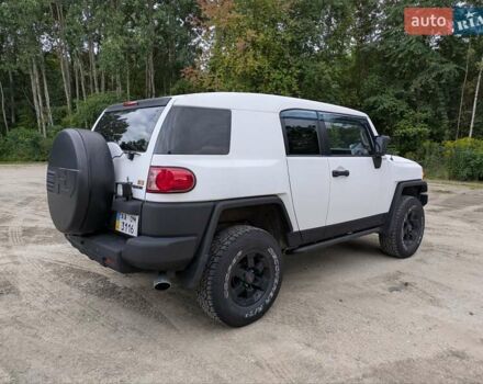 Белый Тойота ФЖ Крузер, объемом двигателя 4 л и пробегом 255 тыс. км за 21000 $, фото 7 на Automoto.ua