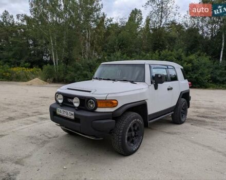 Белый Тойота ФЖ Крузер, объемом двигателя 4 л и пробегом 255 тыс. км за 21000 $, фото 8 на Automoto.ua