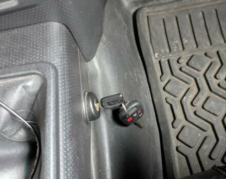 Белый Тойота ФЖ Крузер, объемом двигателя 4 л и пробегом 255 тыс. км за 21000 $, фото 15 на Automoto.ua