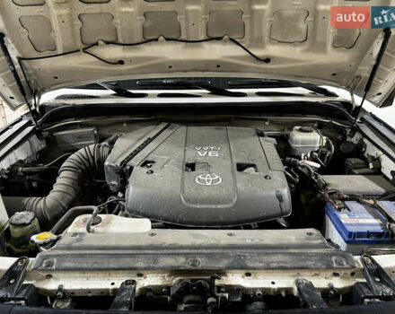 Белый Тойота ФЖ Крузер, объемом двигателя 4 л и пробегом 260 тыс. км за 24000 $, фото 11 на Automoto.ua