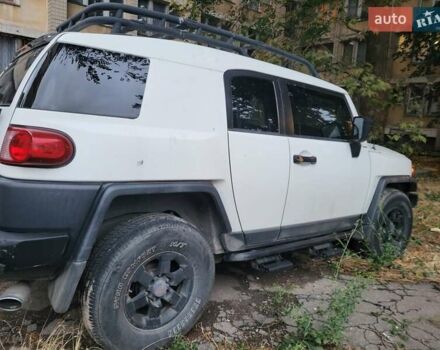 Белый Тойота ФЖ Крузер, объемом двигателя 3.96 л и пробегом 140 тыс. км за 21000 $, фото 1 на Automoto.ua