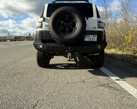 Белый Тойота ФЖ Крузер, объемом двигателя 3.96 л и пробегом 187 тыс. км за 25000 $, фото 5 на Automoto.ua