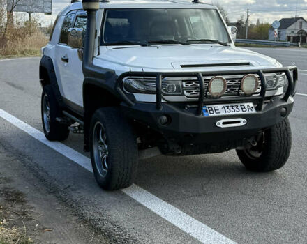 Белый Тойота ФЖ Крузер, объемом двигателя 3.96 л и пробегом 187 тыс. км за 25000 $, фото 1 на Automoto.ua