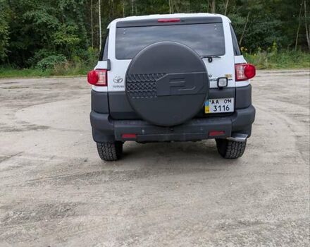 Белый Тойота ФЖ Крузер, объемом двигателя 4 л и пробегом 255 тыс. км за 21000 $, фото 4 на Automoto.ua