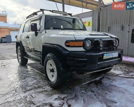 Белый Тойота ФЖ Крузер, объемом двигателя 4 л и пробегом 240 тыс. км за 18500 $, фото 13 на Automoto.ua