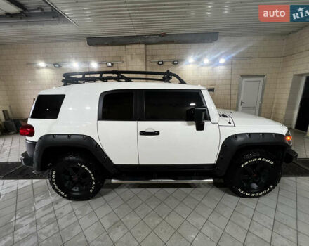 Белый Тойота ФЖ Крузер, объемом двигателя 4 л и пробегом 260 тыс. км за 24000 $, фото 4 на Automoto.ua