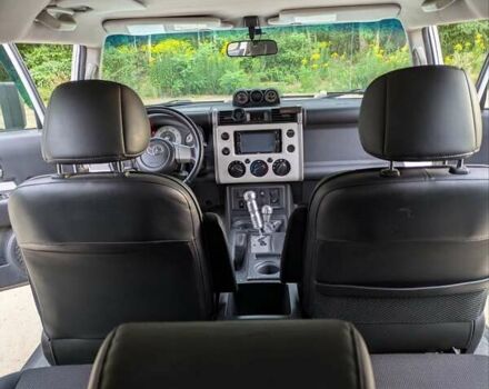 Белый Тойота ФЖ Крузер, объемом двигателя 4 л и пробегом 255 тыс. км за 21000 $, фото 17 на Automoto.ua