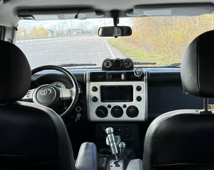 Белый Тойота ФЖ Крузер, объемом двигателя 3.96 л и пробегом 187 тыс. км за 25000 $, фото 8 на Automoto.ua