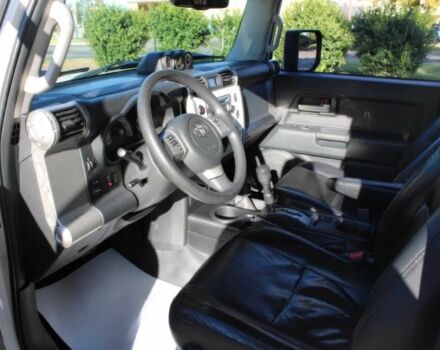 Белый Тойота ФЖ Крузер, объемом двигателя 4 л и пробегом 110 тыс. км за 4500 $, фото 7 на Automoto.ua