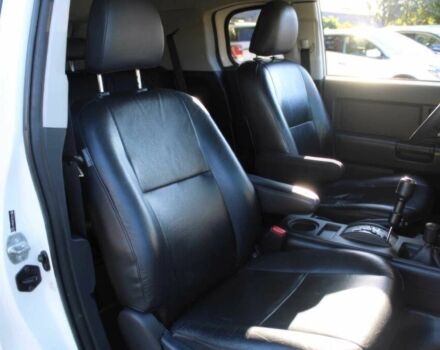 Белый Тойота ФЖ Крузер, объемом двигателя 4 л и пробегом 110 тыс. км за 4500 $, фото 9 на Automoto.ua