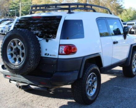 Белый Тойота ФЖ Крузер, объемом двигателя 4 л и пробегом 110 тыс. км за 4500 $, фото 4 на Automoto.ua