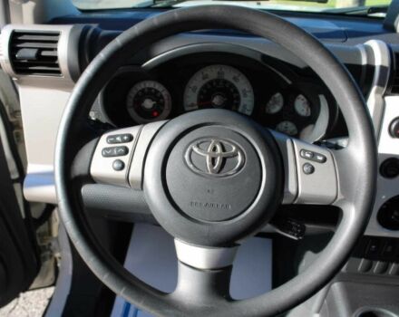 Белый Тойота ФЖ Крузер, объемом двигателя 4 л и пробегом 110 тыс. км за 4500 $, фото 6 на Automoto.ua