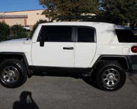 Белый Тойота ФЖ Крузер, объемом двигателя 4 л и пробегом 110 тыс. км за 4500 $, фото 1 на Automoto.ua