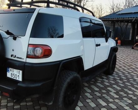 Белый Тойота ФЖ Крузер, объемом двигателя 4 л и пробегом 191 тыс. км за 26700 $, фото 2 на Automoto.ua