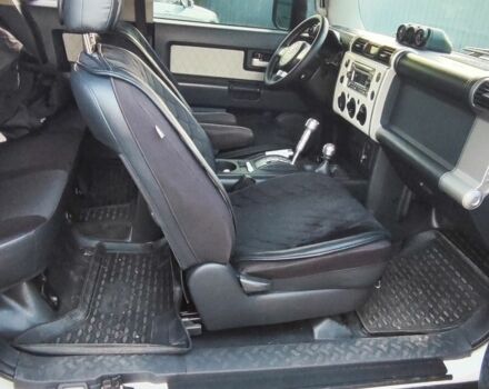 Белый Тойота ФЖ Крузер, объемом двигателя 4 л и пробегом 191 тыс. км за 26700 $, фото 7 на Automoto.ua