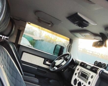 Белый Тойота ФЖ Крузер, объемом двигателя 4 л и пробегом 191 тыс. км за 26700 $, фото 8 на Automoto.ua