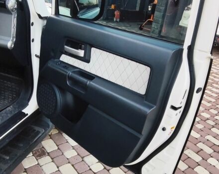 Белый Тойота ФЖ Крузер, объемом двигателя 4 л и пробегом 191 тыс. км за 26700 $, фото 9 на Automoto.ua