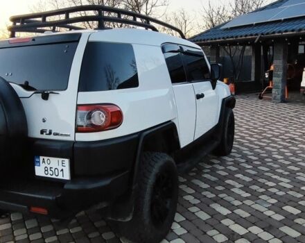 Белый Тойота ФЖ Крузер, объемом двигателя 4 л и пробегом 191 тыс. км за 26700 $, фото 3 на Automoto.ua