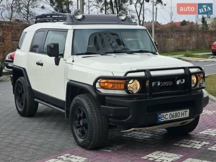 Тойота ФЖ Крузер 2008 у Львові на Automoto.ua Білий Тойота ФЖ Крузер, об'ємом двигуна 4 л та пробігом 130 тис. км за 19500 $, фото 1 на Automoto.ua