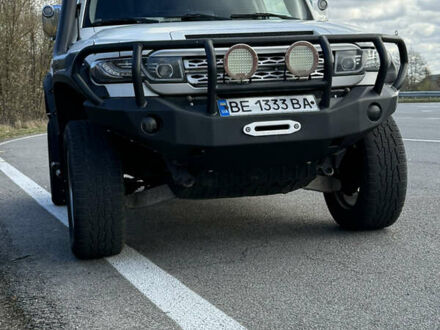 Белый Тойота ФЖ Крузер, объемом двигателя 3.96 л и пробегом 187 тыс. км за 25000 $, фото 1 на Automoto.ua