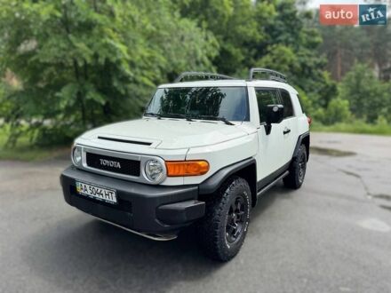 Білий Тойота ФЖ Крузер, об'ємом двигуна 4 л та пробігом 150 тис. км за 18000 $, фото 1 на Automoto.ua