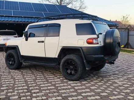 Белый Тойота ФЖ Крузер, объемом двигателя 4 л и пробегом 192 тыс. км за 26900 $, фото 1 на Automoto.ua