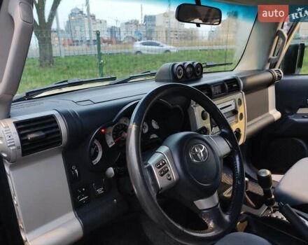 Бежевий Тойота ФЖ Крузер, об'ємом двигуна 4 л та пробігом 156 тис. км за 22000 $, фото 3 на Automoto.ua