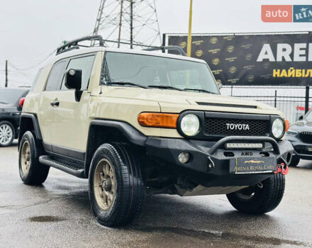 Бежевый Тойота ФЖ Крузер, объемом двигателя 4 л и пробегом 161 тыс. км за 23700 $, фото 8 на Automoto.ua