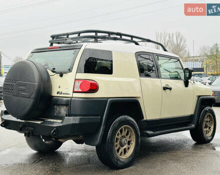 Бежевый Тойота ФЖ Крузер, объемом двигателя 4 л и пробегом 161 тыс. км за 23700 $, фото 9 на Automoto.ua
