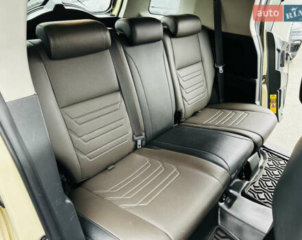 Бежевый Тойота ФЖ Крузер, объемом двигателя 4 л и пробегом 161 тыс. км за 23700 $, фото 15 на Automoto.ua