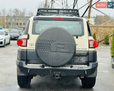 Бежевый Тойота ФЖ Крузер, объемом двигателя 4 л и пробегом 161 тыс. км за 23700 $, фото 10 на Automoto.ua