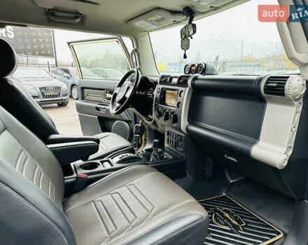 Бежевый Тойота ФЖ Крузер, объемом двигателя 4 л и пробегом 161 тыс. км за 23700 $, фото 16 на Automoto.ua