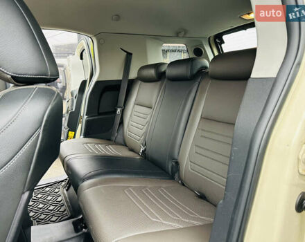 Бежевый Тойота ФЖ Крузер, объемом двигателя 4 л и пробегом 161 тыс. км за 23700 $, фото 14 на Automoto.ua