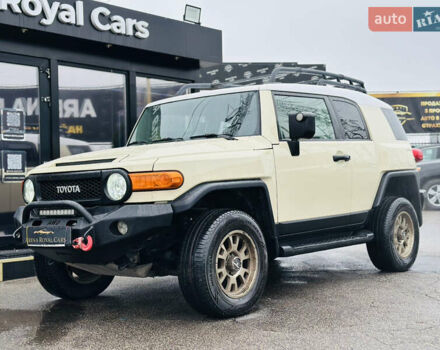 Бежевый Тойота ФЖ Крузер, объемом двигателя 4 л и пробегом 161 тыс. км за 23700 $, фото 5 на Automoto.ua