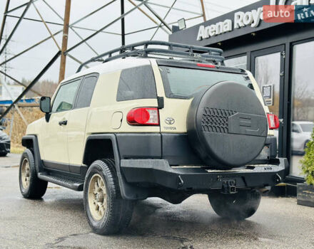 Бежевый Тойота ФЖ Крузер, объемом двигателя 4 л и пробегом 161 тыс. км за 23700 $, фото 11 на Automoto.ua