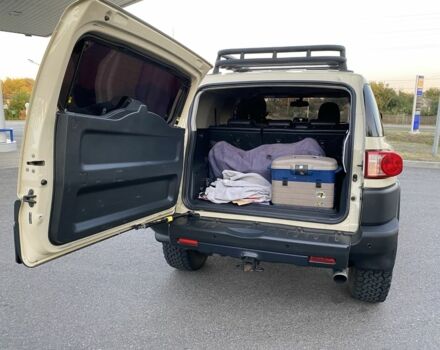 Бежевий Тойота ФЖ Крузер, об'ємом двигуна 4 л та пробігом 219 тис. км за 27000 $, фото 21 на Automoto.ua