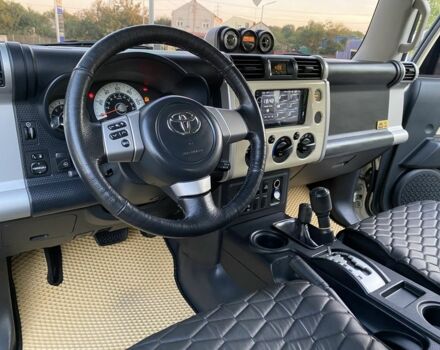 Бежевий Тойота ФЖ Крузер, об'ємом двигуна 4 л та пробігом 219 тис. км за 27000 $, фото 15 на Automoto.ua