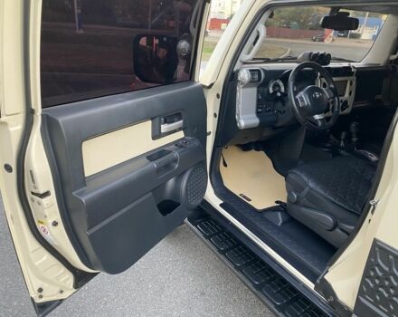 Бежевий Тойота ФЖ Крузер, об'ємом двигуна 4 л та пробігом 219 тис. км за 27000 $, фото 12 на Automoto.ua