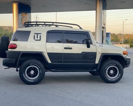 Бежевий Тойота ФЖ Крузер, об'ємом двигуна 4 л та пробігом 219 тис. км за 27000 $, фото 3 на Automoto.ua