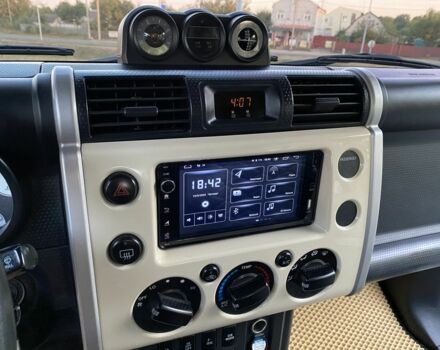 Бежевий Тойота ФЖ Крузер, об'ємом двигуна 4 л та пробігом 219 тис. км за 27000 $, фото 16 на Automoto.ua