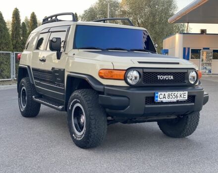 Бежевий Тойота ФЖ Крузер, об'ємом двигуна 4 л та пробігом 219 тис. км за 27000 $, фото 2 на Automoto.ua
