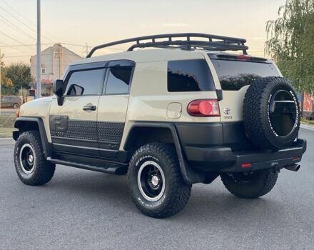 Бежевий Тойота ФЖ Крузер, об'ємом двигуна 4 л та пробігом 219 тис. км за 27000 $, фото 6 на Automoto.ua