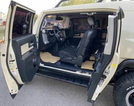 Бежевий Тойота ФЖ Крузер, об'ємом двигуна 4 л та пробігом 219 тис. км за 27000 $, фото 13 на Automoto.ua